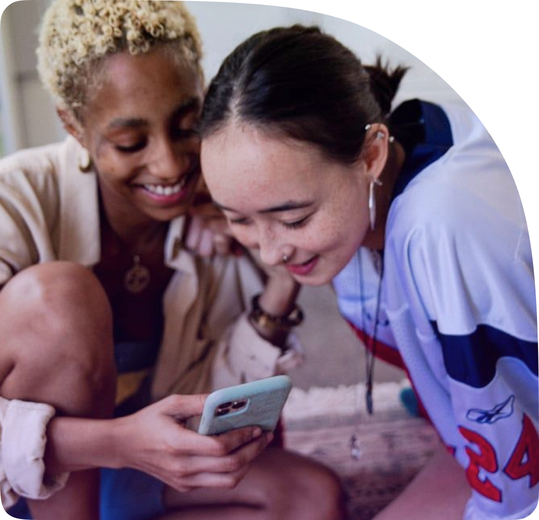 Friends sharing the Invity app